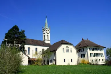 Kirche Rein, Pfarrhaus, Konfi- und W&ouml;schh&uuml;sli (Foto: Lotti H&auml;rdi)